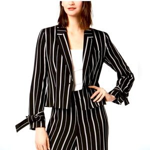 Nine West Suit/Blazer and wide leg pants/ Women’s size 16/Excellent Condition.